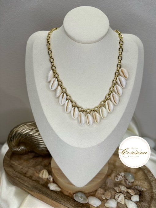 Collier Caurie nude