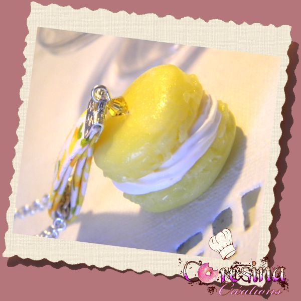 bijoux gourmands:Collection PASTEL Collier macaron "sorbet citron chantilly"